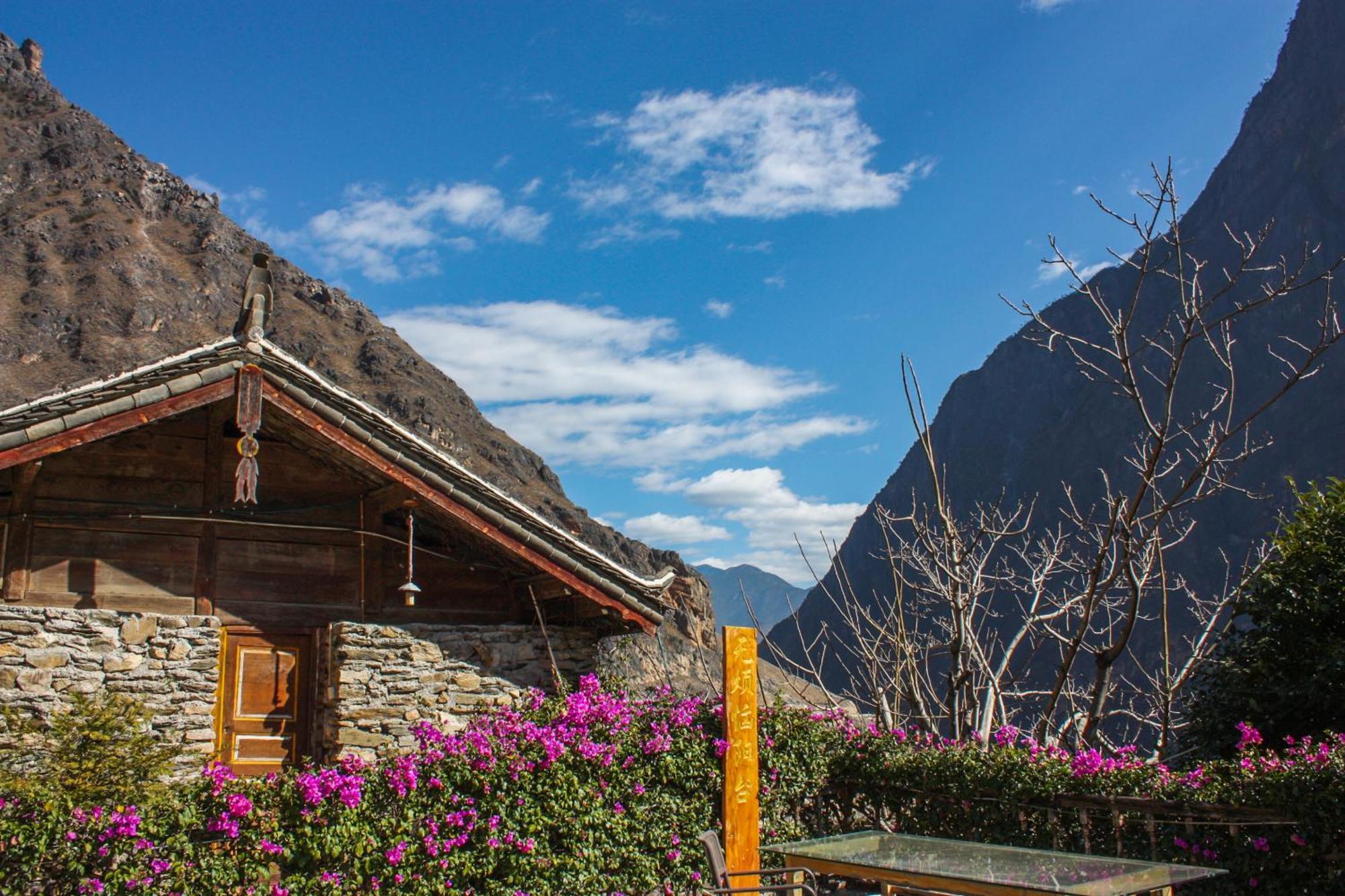 Tiger Leaping Gorge Sean'S Spring Guesthouse 샹그릴라 외부 사진